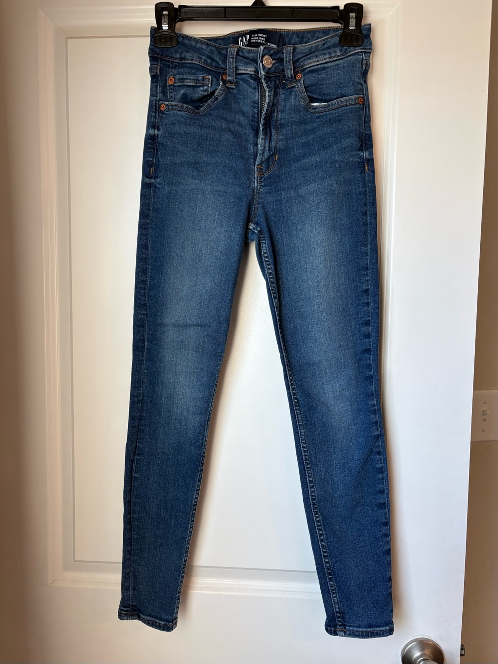 GAP Mid-Rise Skinny Jeans in Medium Blue size 2/26